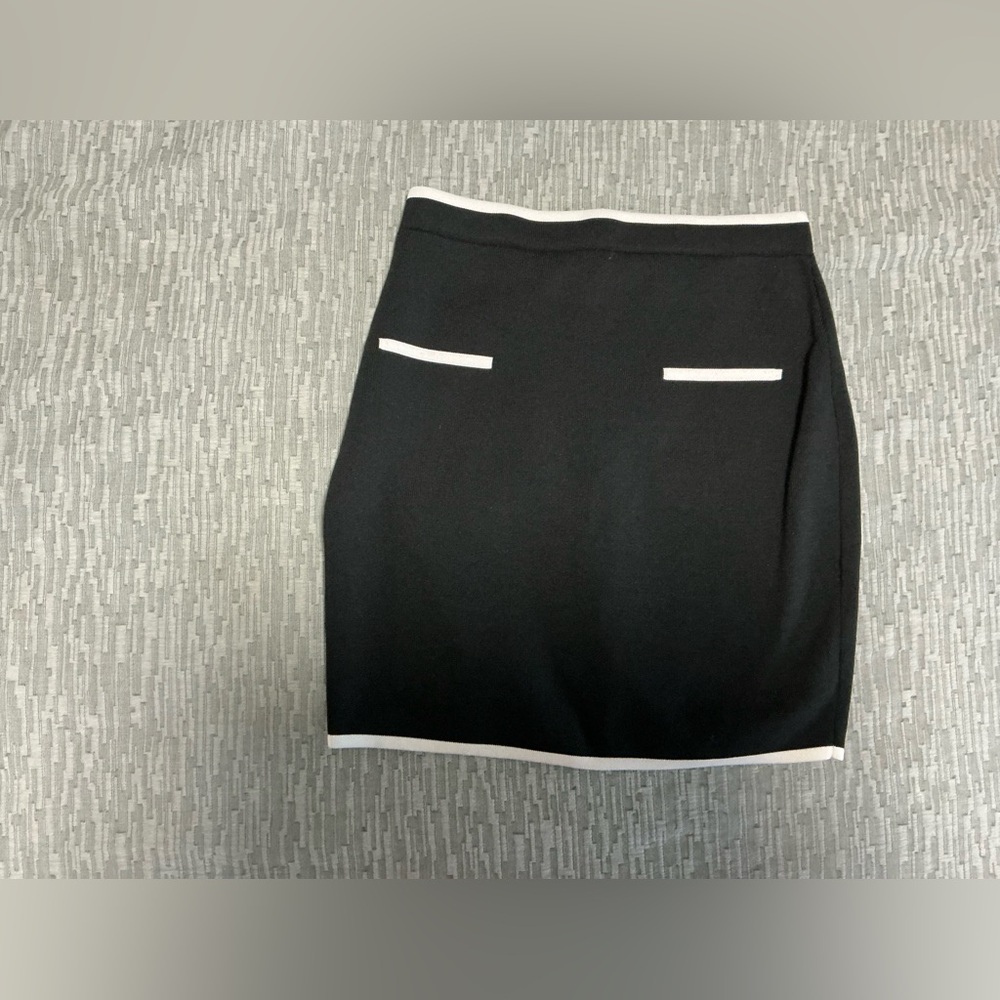 2-piece SET Elegant Black and White Women's Skirt and Top